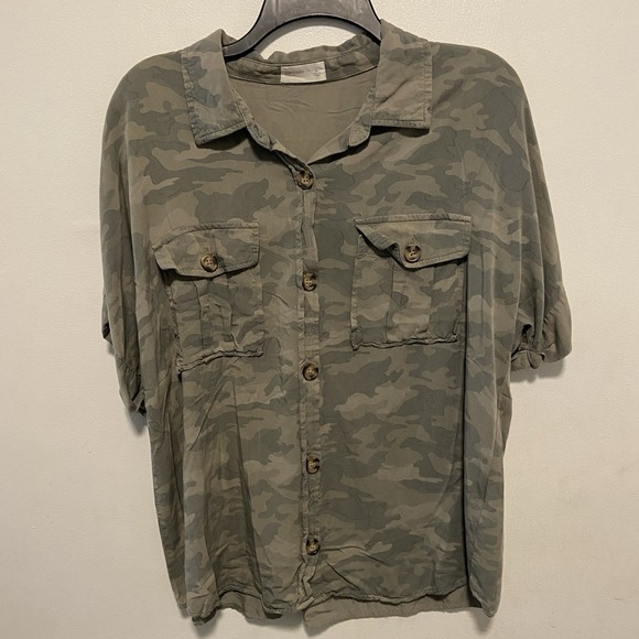 Camo Tops - Maurices Women's Blouse Size Large Camo Utility Button Down Gorpcore